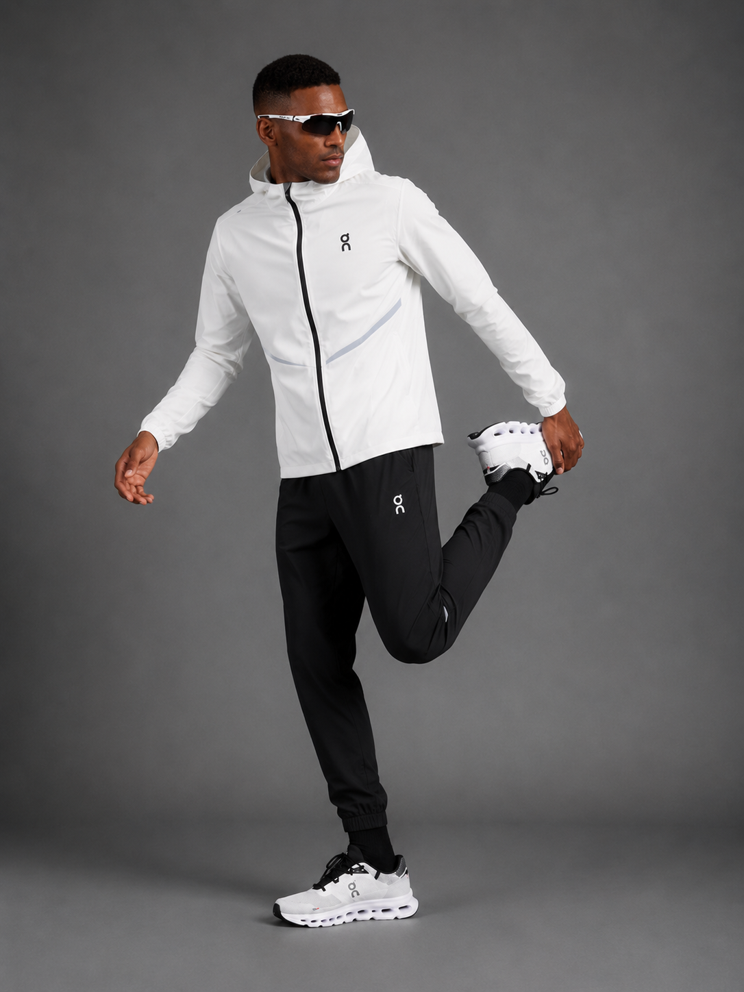 ON RUNNING — Ensemble Veste à Capuche + Pantalon — Blanc & Noir