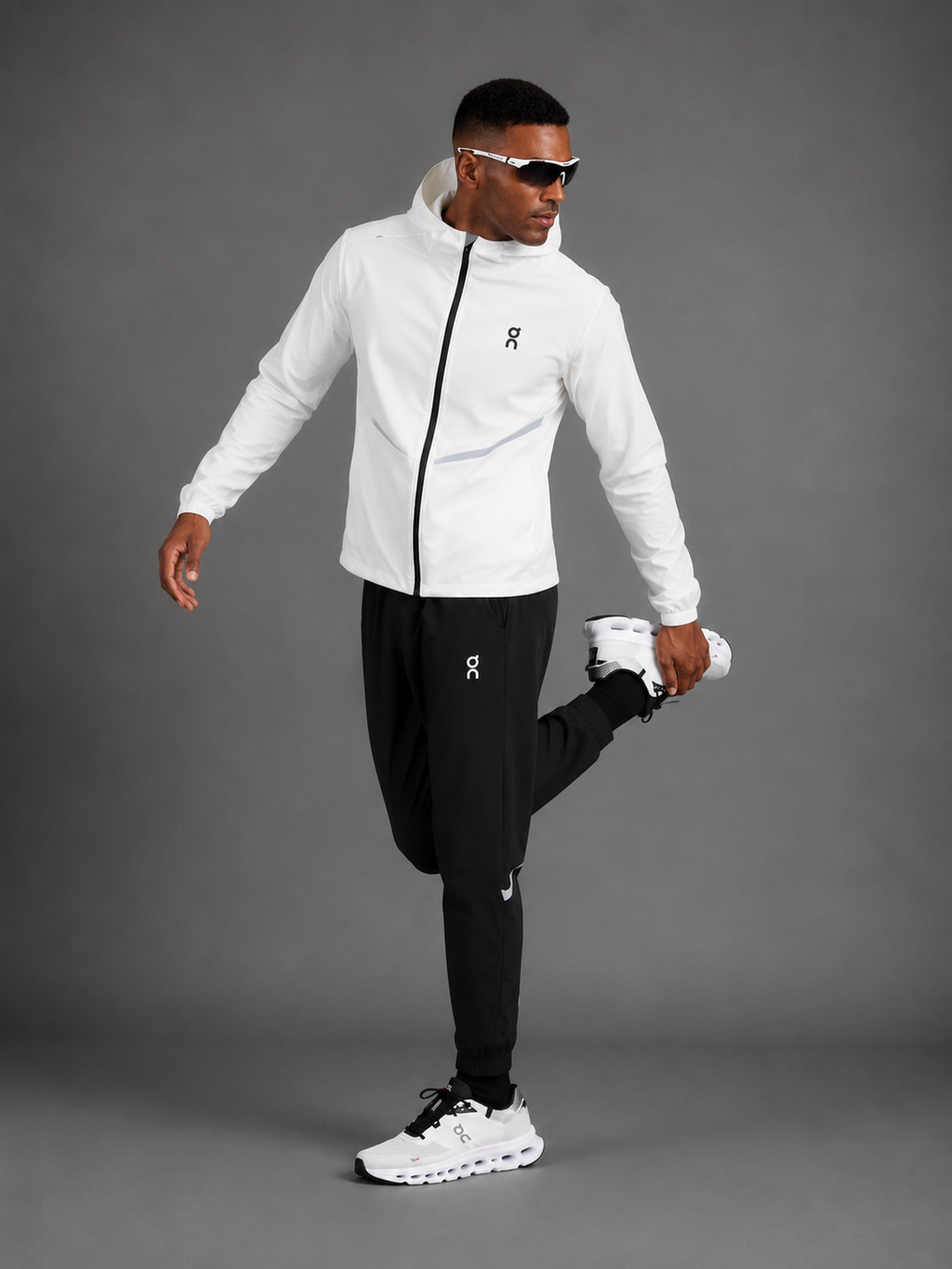ON RUNNING — Ensemble Veste à Capuche + Pantalon — Blanc & Noir