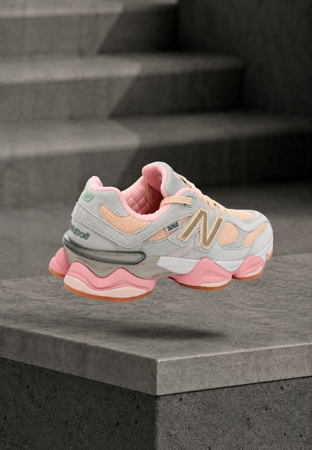 NEW BALANCE — 9060 — Gris / Pêche / Rose