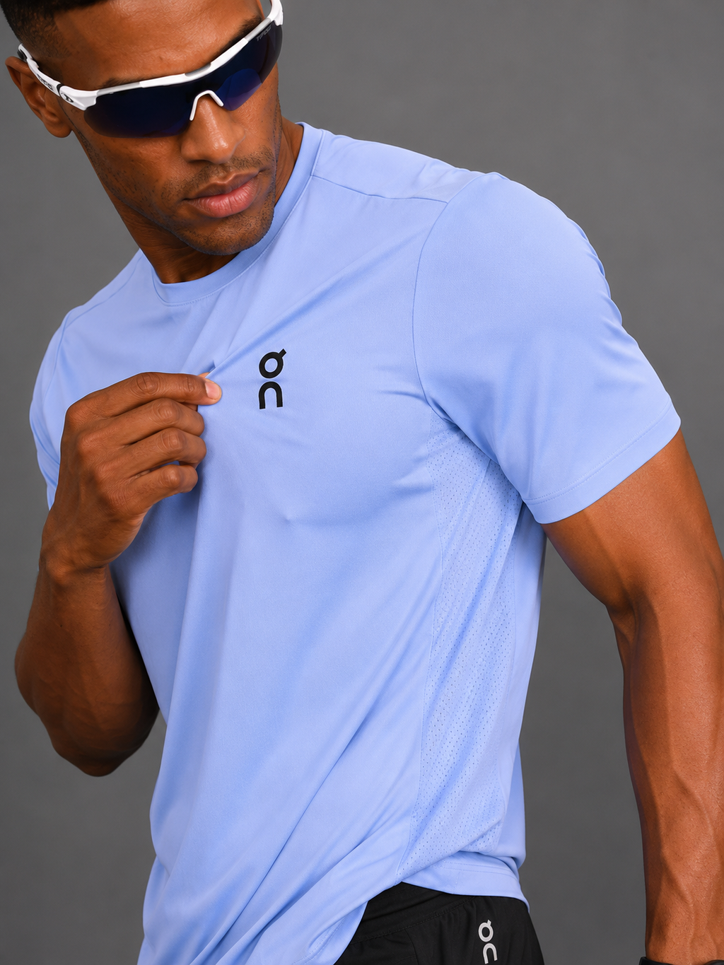 ON Running Homme  — T-shirt Bleu + Short Noir