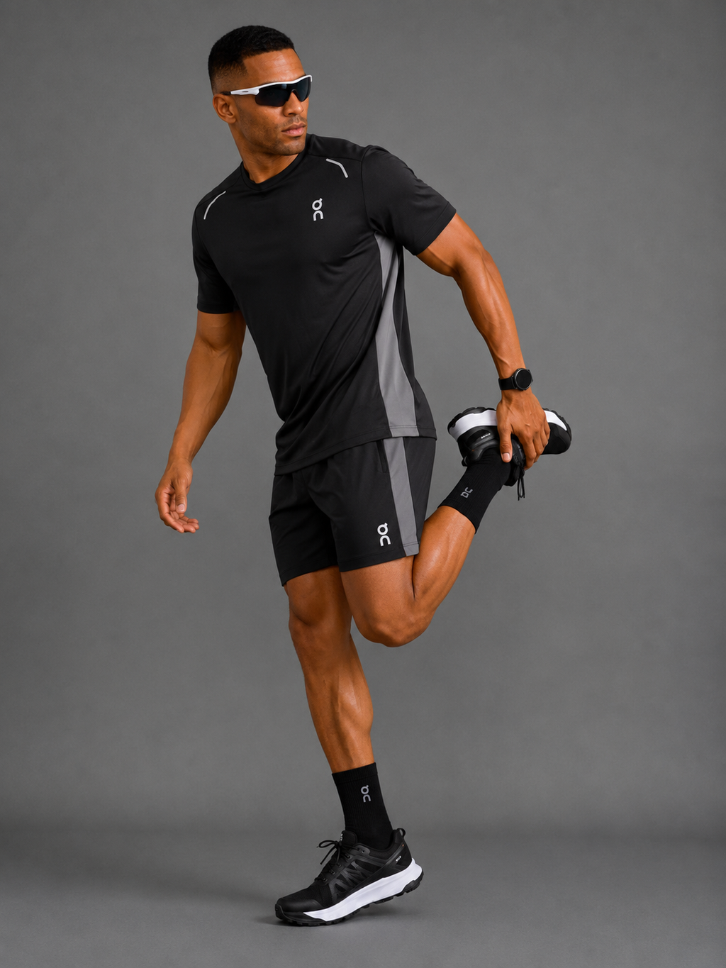 Ensemble Running Homme On — T-shirt Noir + Short Treillis Gris
