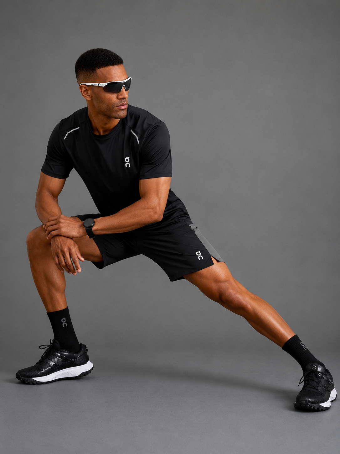 Ensemble Running Homme On — T-shirt Noir + Short Treillis Gris