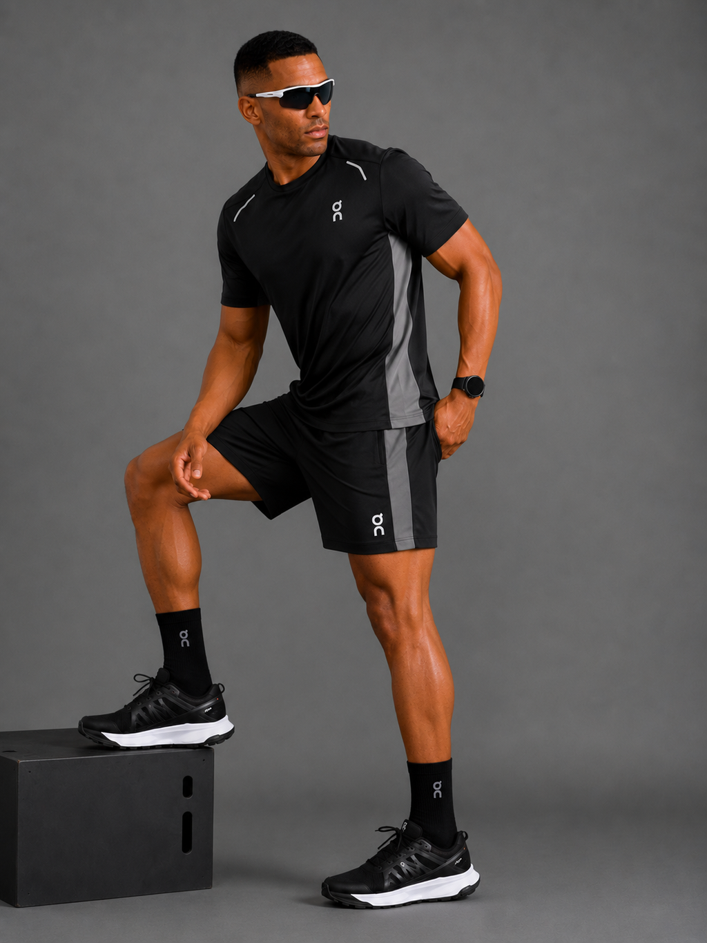 Ensemble Running Homme On — T-shirt Noir + Short Treillis Gris