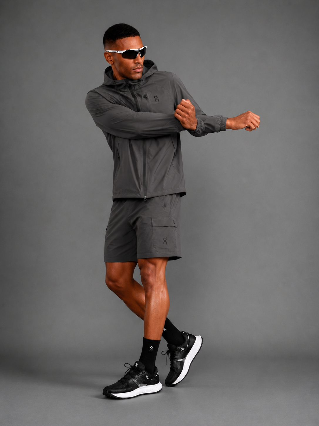 ON RUNNING — Ensemble Veste + Short — Gris Sombre