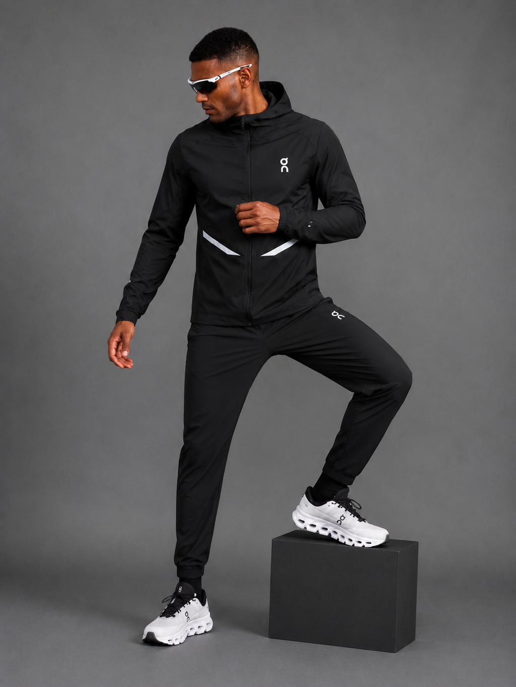 ON RUNNING — Ensemble Veste à Capuche + Pantalon — Noir