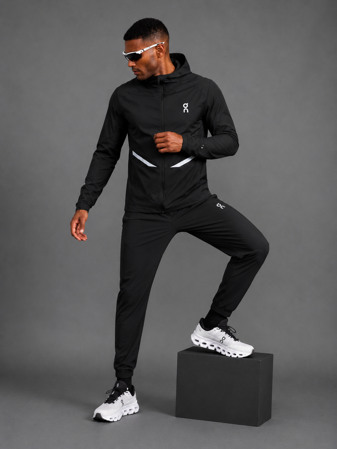 ON RUNNING — Ensemble Veste à Capuche + Pantalon — Noir