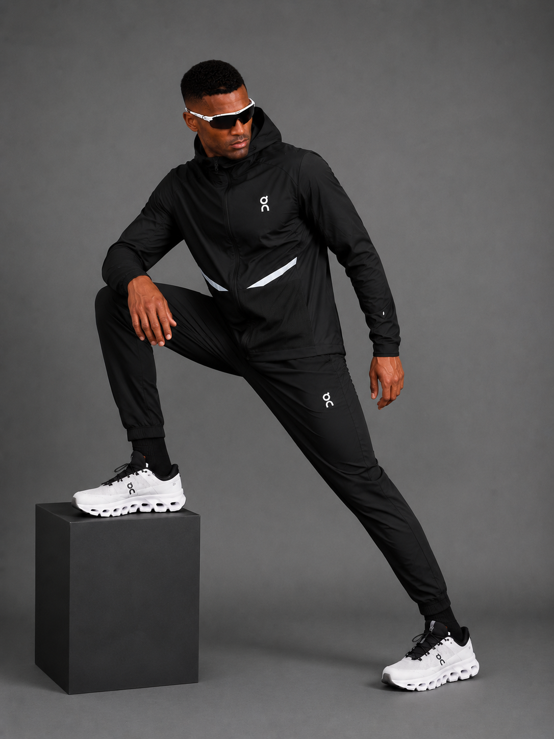 ON RUNNING — Ensemble Veste à Capuche + Pantalon — Noir