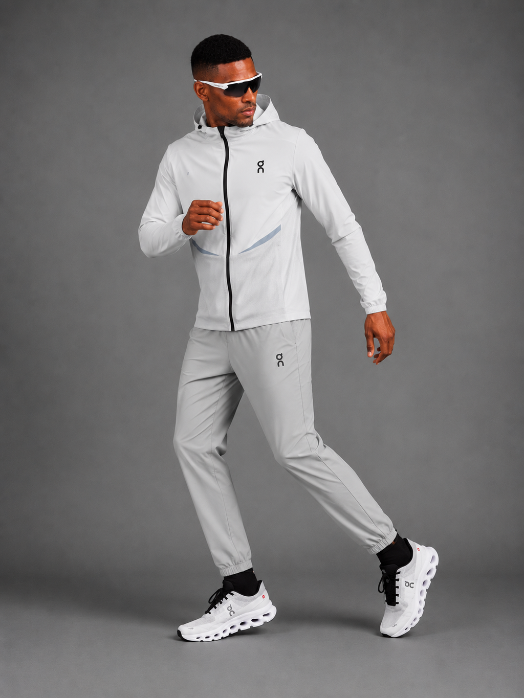 ON RUNNING — Ensemble Veste à Capuche + Pantalon — Blanc & Gris Clair