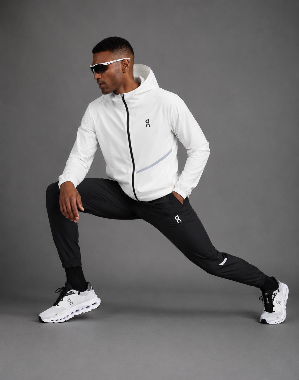 ON RUNNING — Ensemble Veste à Capuche + Pantalon — Blanc & Noir