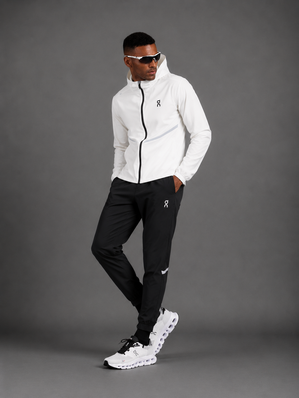 ON RUNNING — Ensemble Veste à Capuche + Pantalon — Blanc & Noir