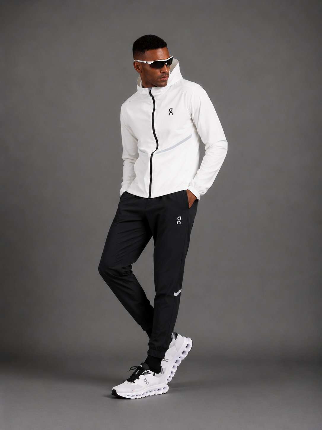 ON RUNNING — Ensemble Veste à Capuche + Pantalon — Blanc & Noir
