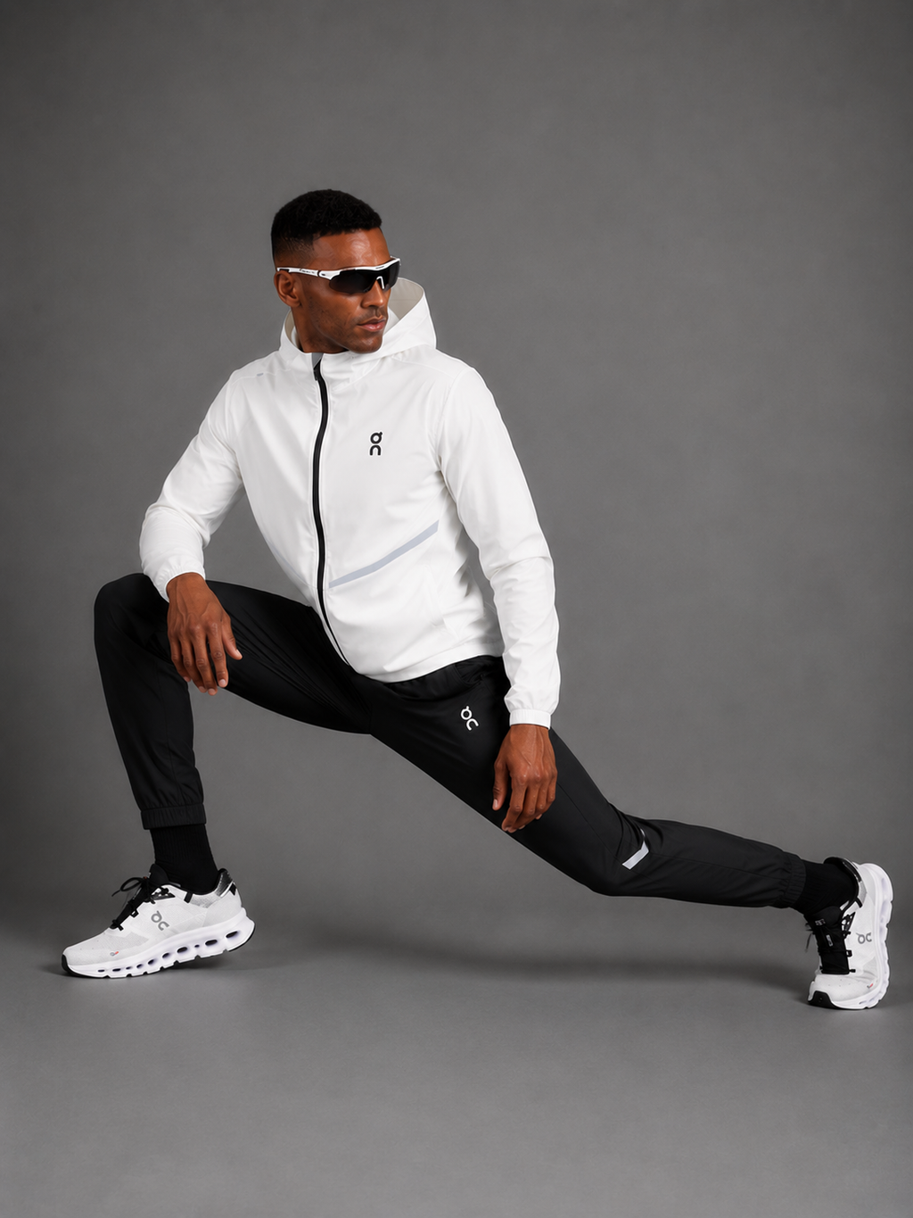 ON RUNNING — Ensemble Veste à Capuche + Pantalon — Blanc & Noir