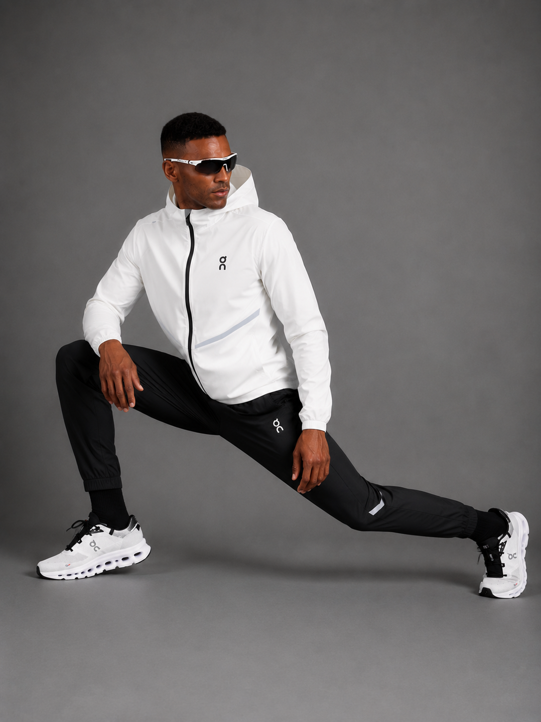 ON RUNNING — Ensemble Veste à Capuche + Pantalon — Blanc & Noir