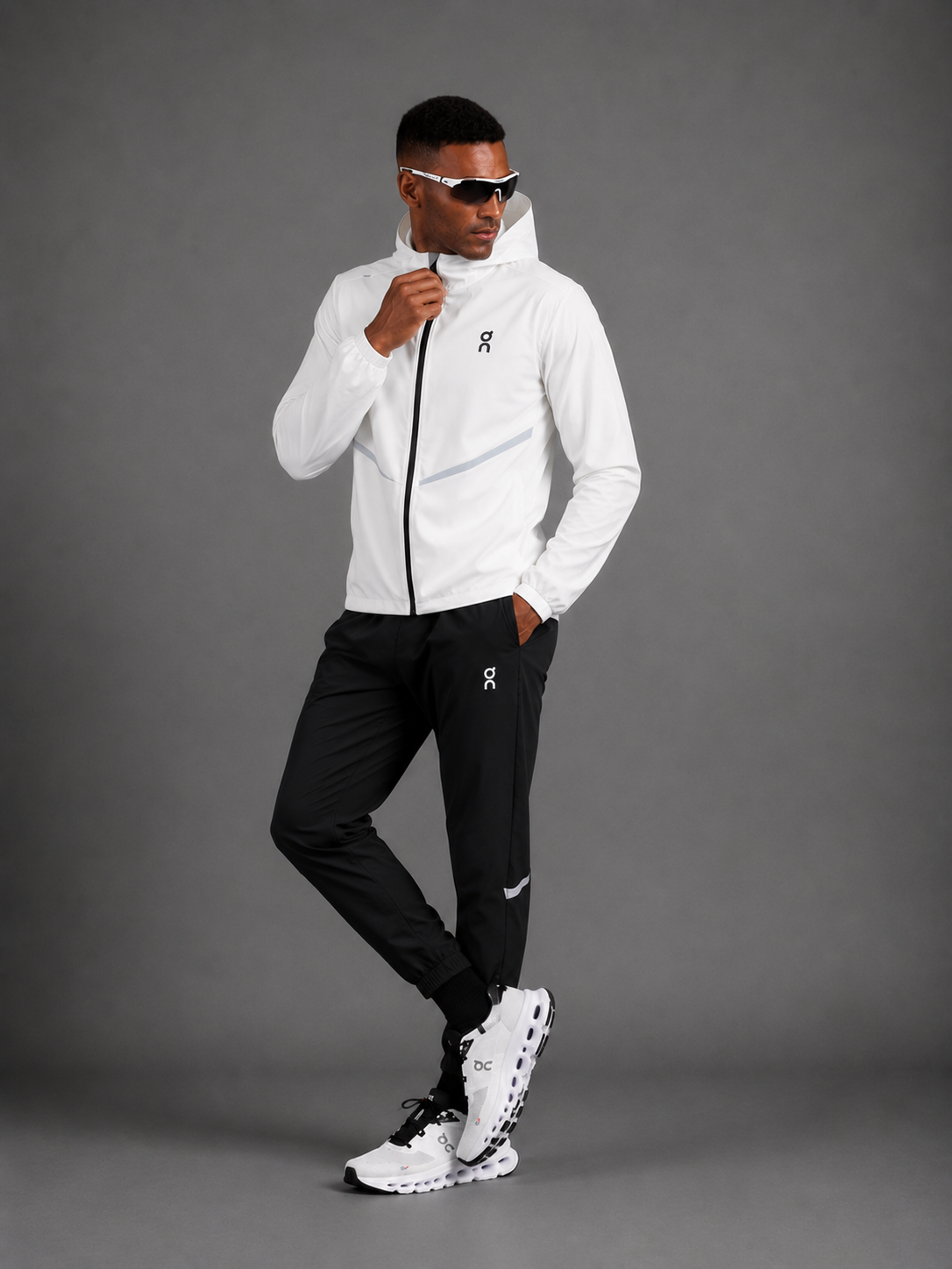 ON RUNNING — Ensemble Veste à Capuche + Pantalon — Blanc & Noir