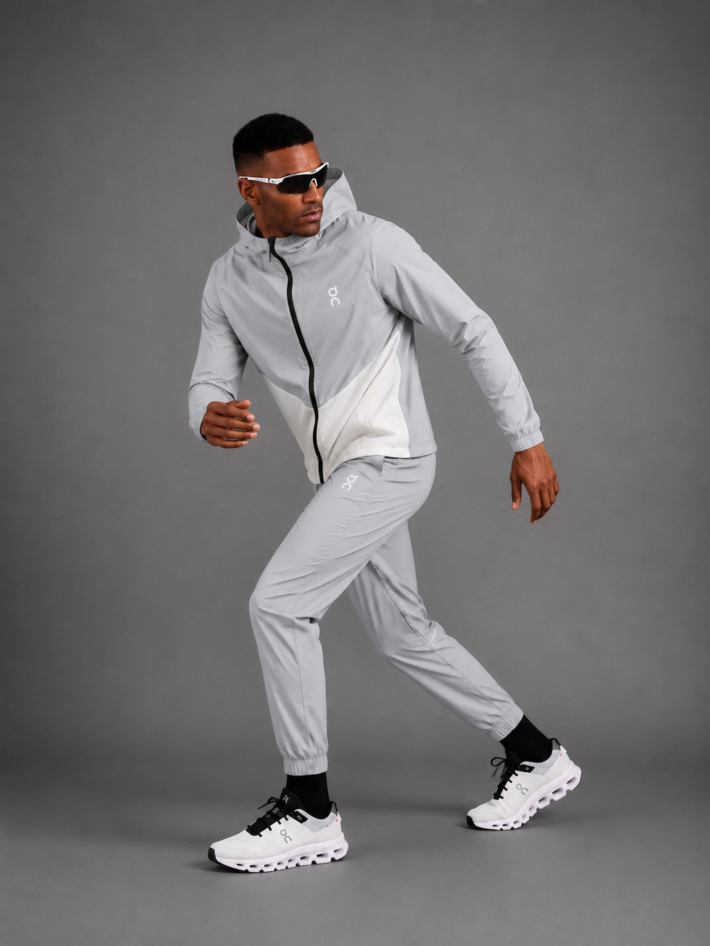ON RUNNING — Ensemble Veste à Capuche + Pantalon — Gris Clair