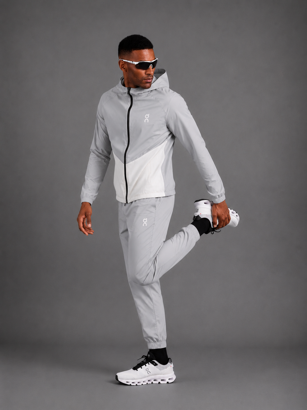 ON RUNNING — Ensemble Veste à Capuche + Pantalon — Gris Clair