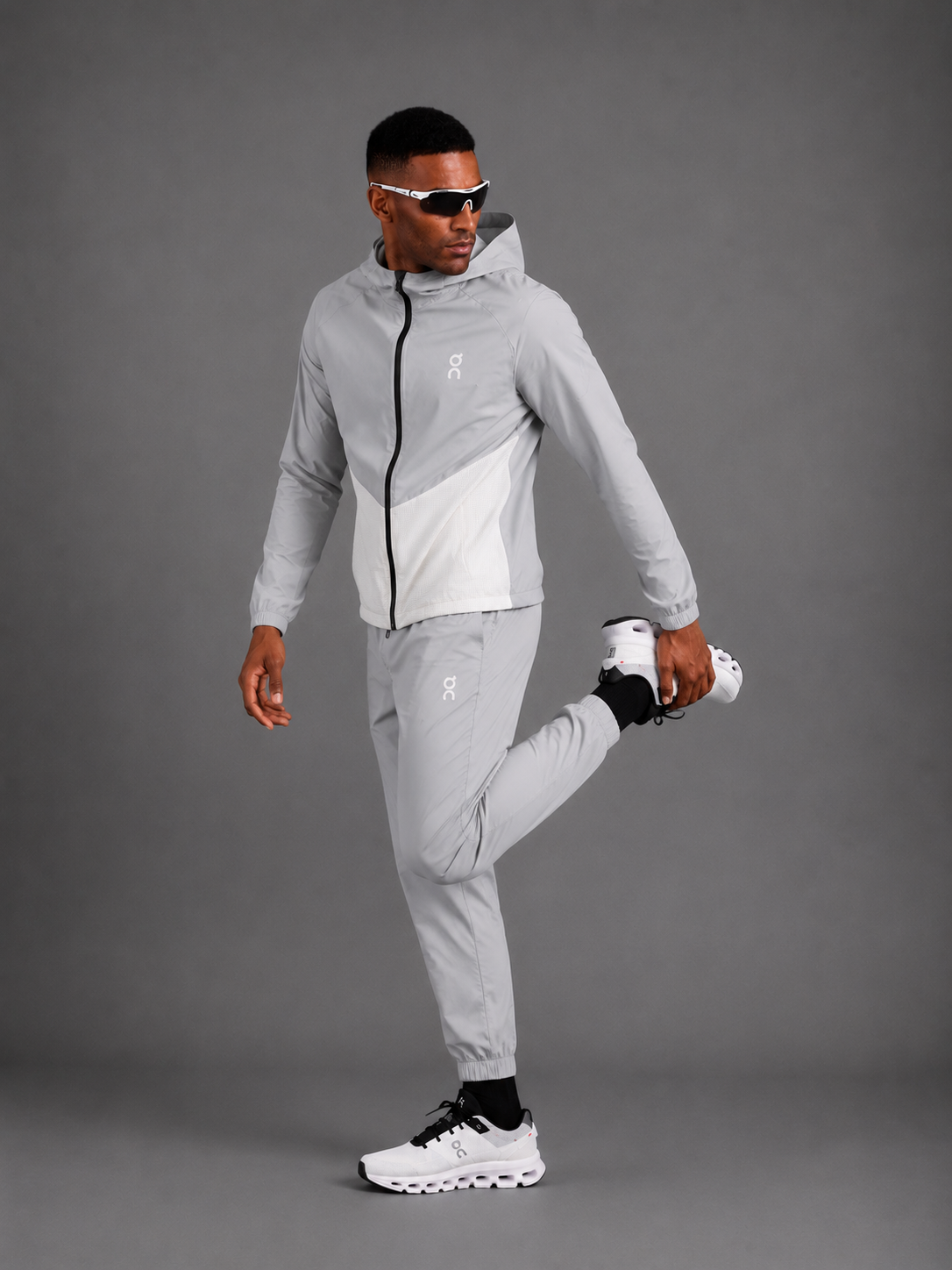 ON RUNNING — Ensemble Veste à Capuche + Pantalon — Gris Clair