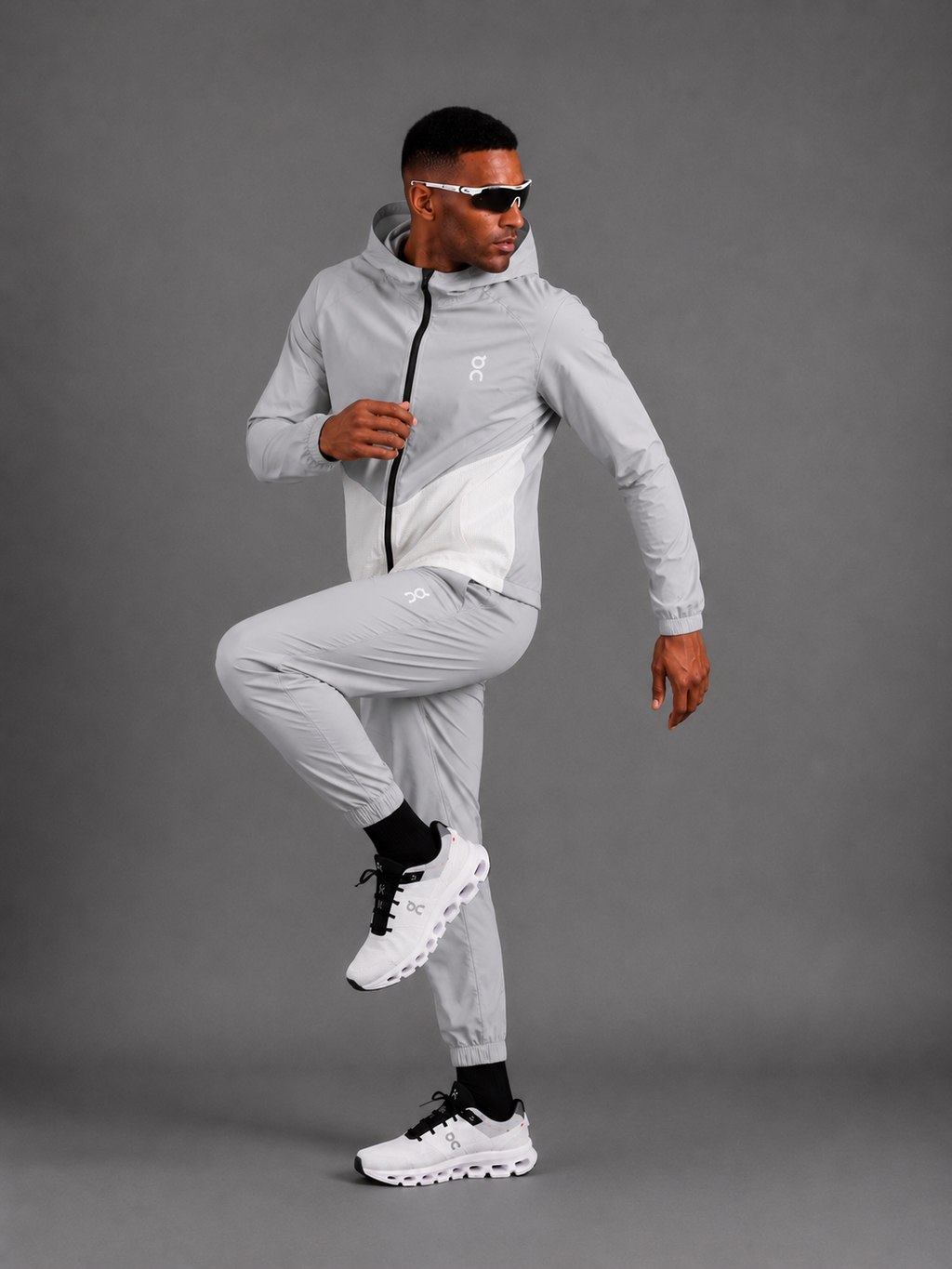 ON RUNNING — Ensemble Veste à Capuche + Pantalon — Gris Clair