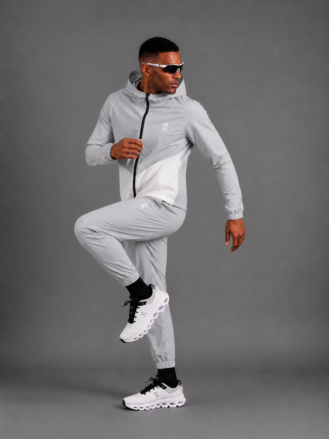 ON RUNNING — Ensemble Veste à Capuche + Pantalon — Gris Clair