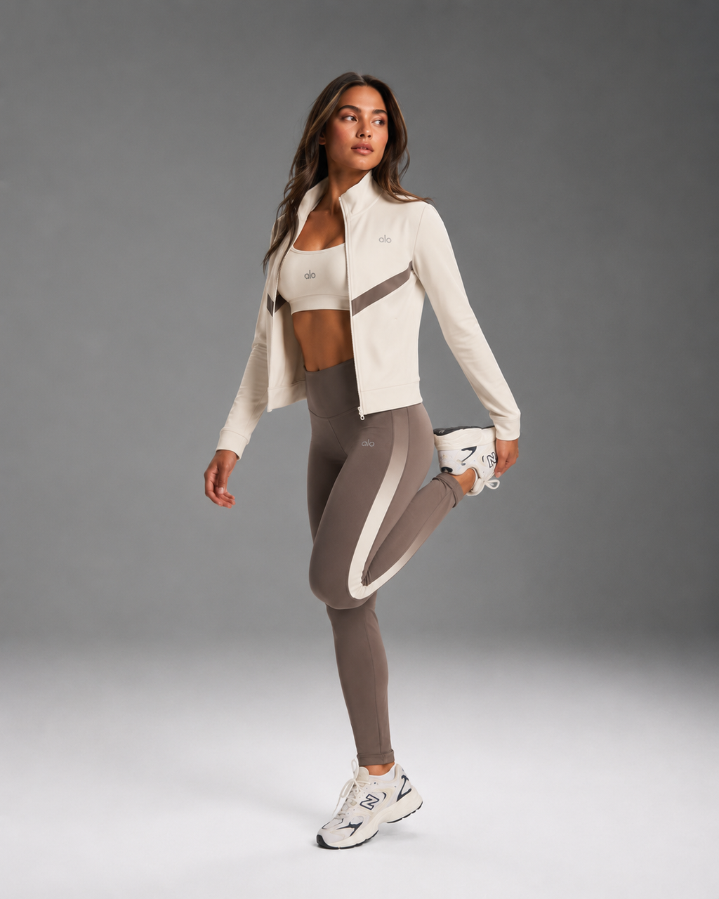 ALO YOGA — Ensemble 3 Pièces — Veste + Legging + Brassière — Beige & Taupe