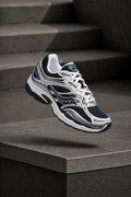 SAUCONY — ProGrid Omni 9 — Navy / Silver