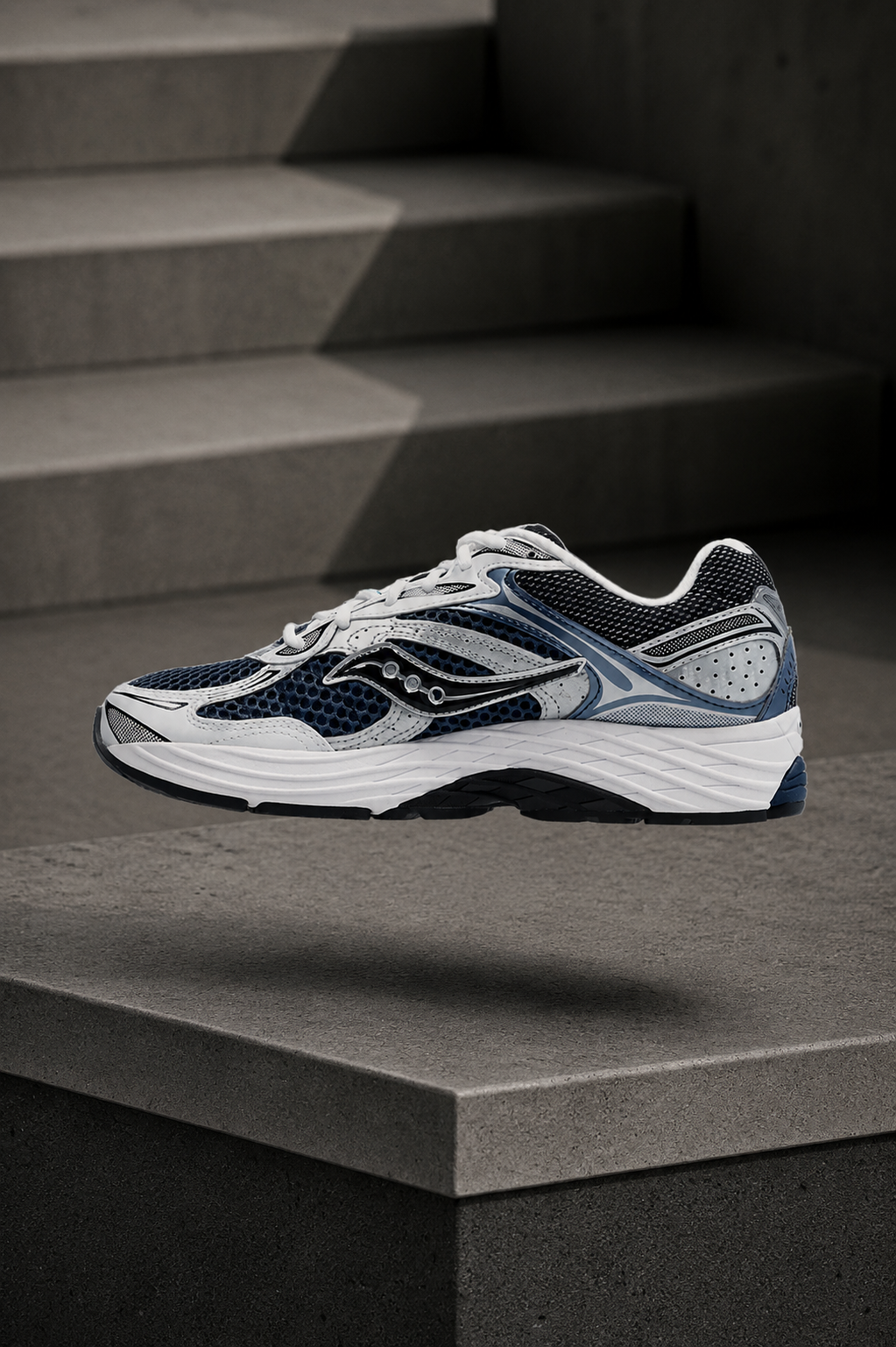 SAUCONY — ProGrid Omni 9 — Navy / Silver