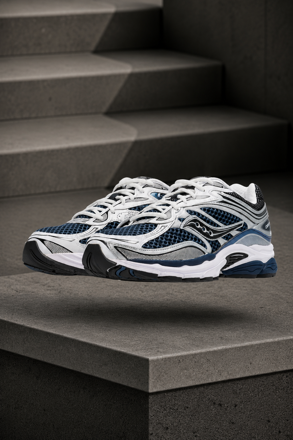 SAUCONY — ProGrid Omni 9 — Navy / Silver