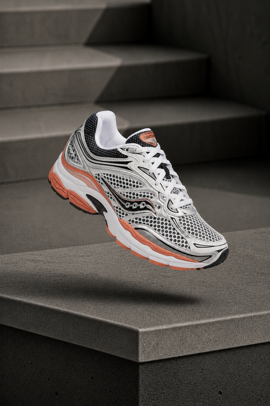 SAUCONY — ProGrid Omni 9 — White / Silver / Coral