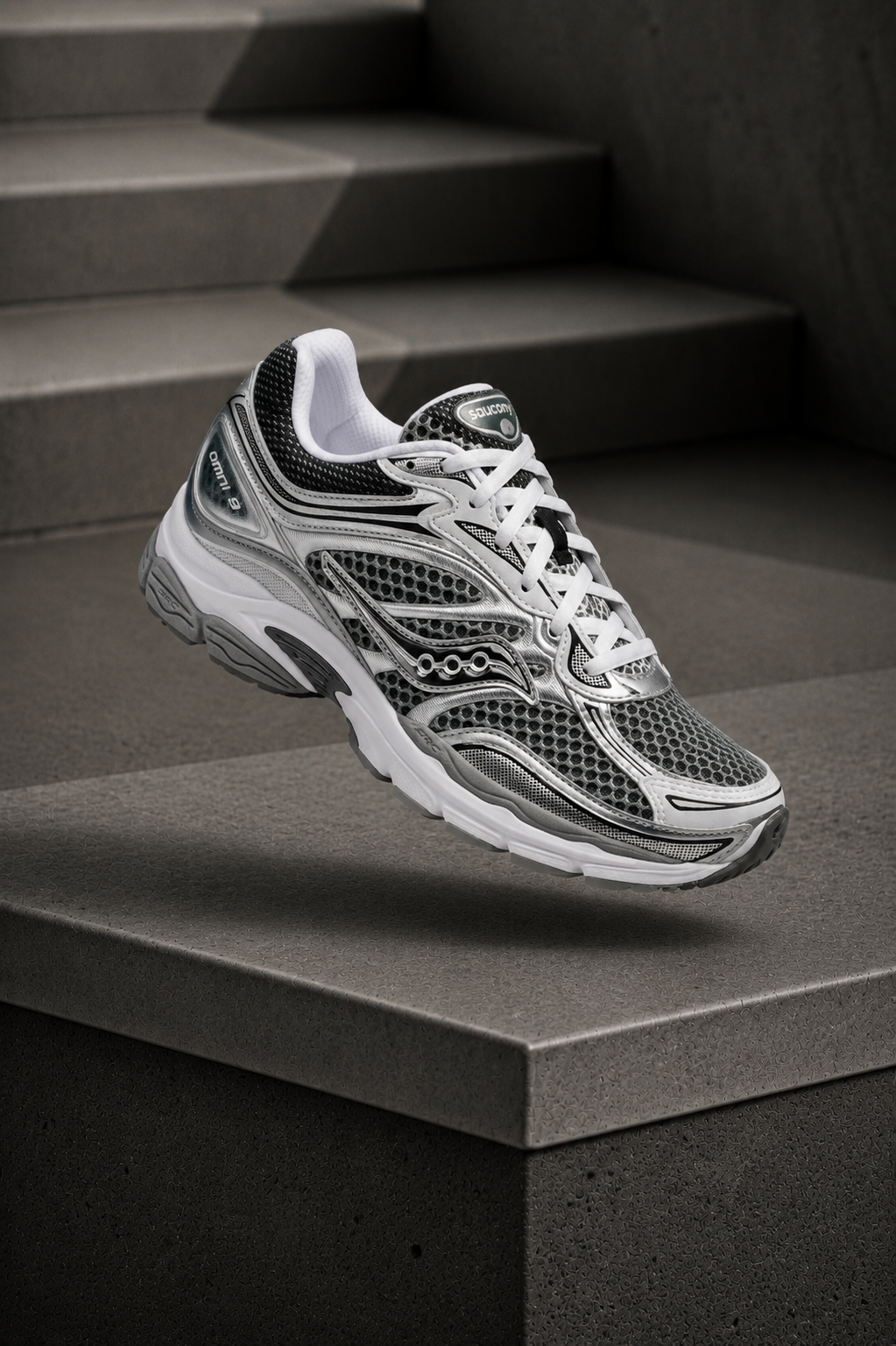 SAUCONY — ProGrid Omni 9 — White / Silver / Grey