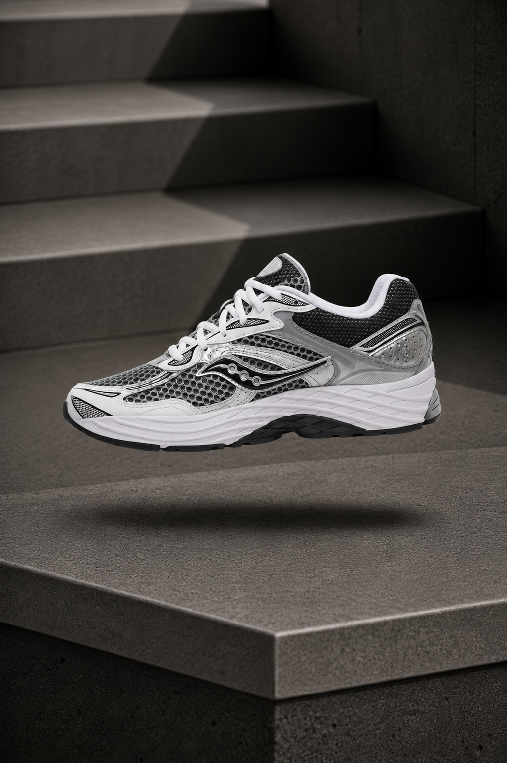 SAUCONY — ProGrid Omni 9 — White / Silver / Grey