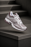 SAUCONY — ProGrid Omni 9 — White / Silver / Taupe