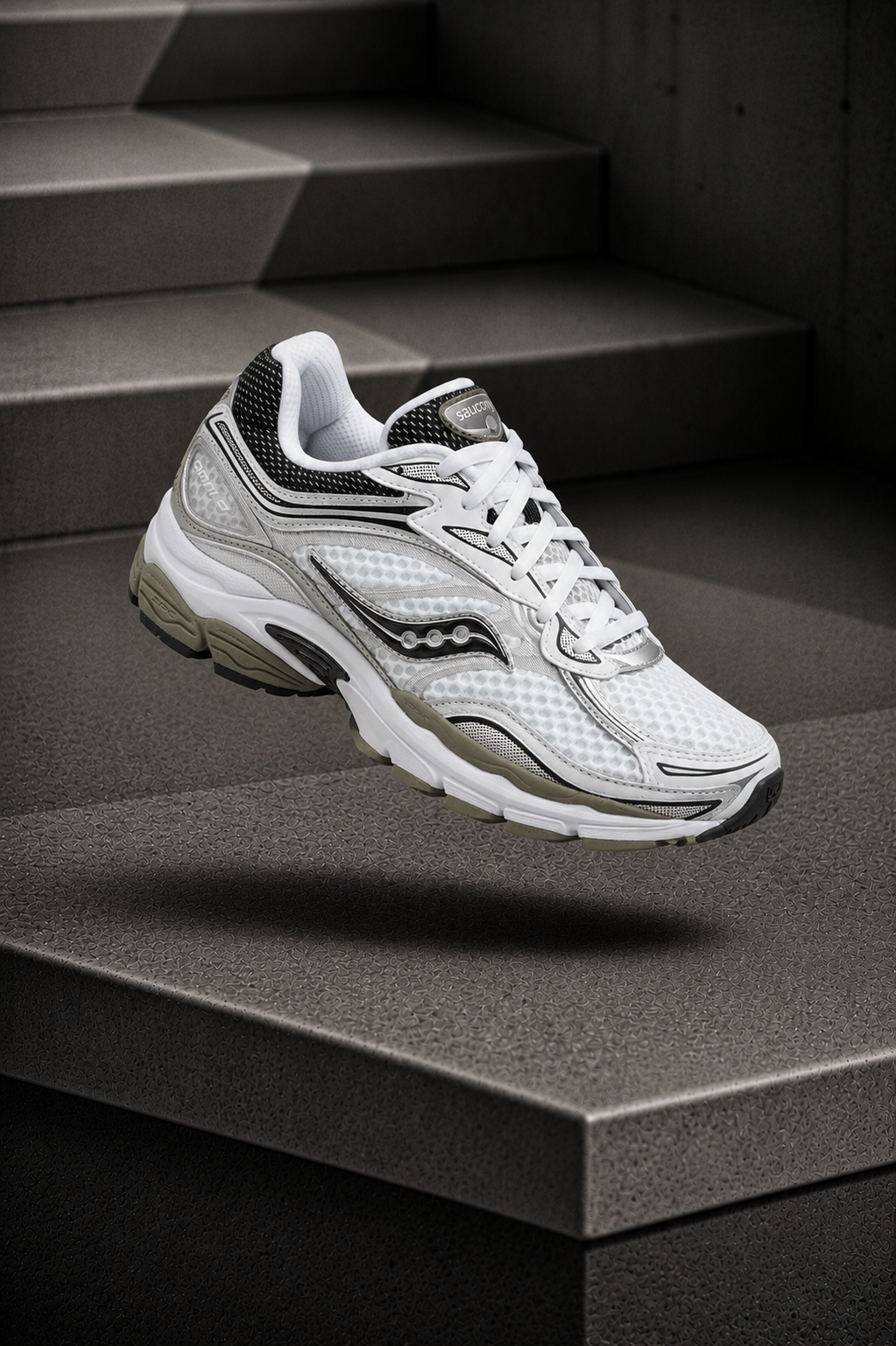 SAUCONY — ProGrid Omni 9 — White / Black / Sage