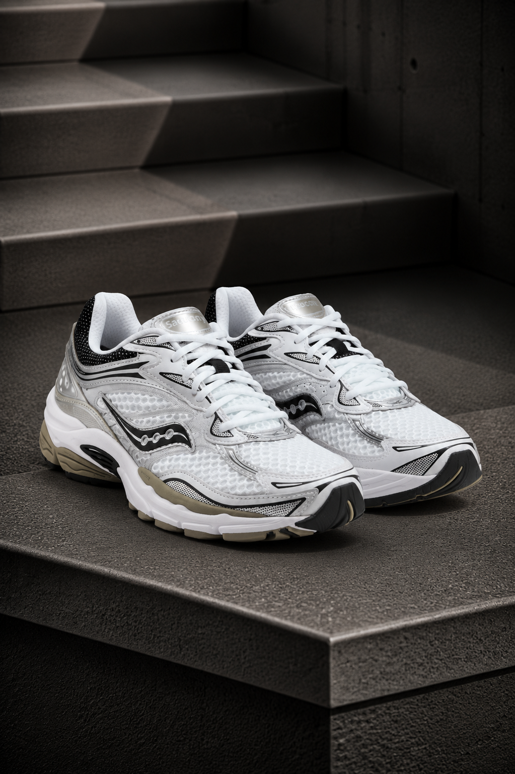SAUCONY — ProGrid Omni 9 — White / Black / Sage