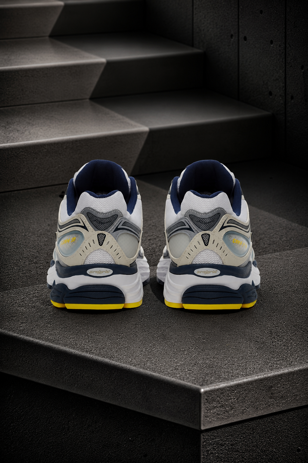 SAUCONY — ProGrid Omni 9 — Cream / Navy / Yellow