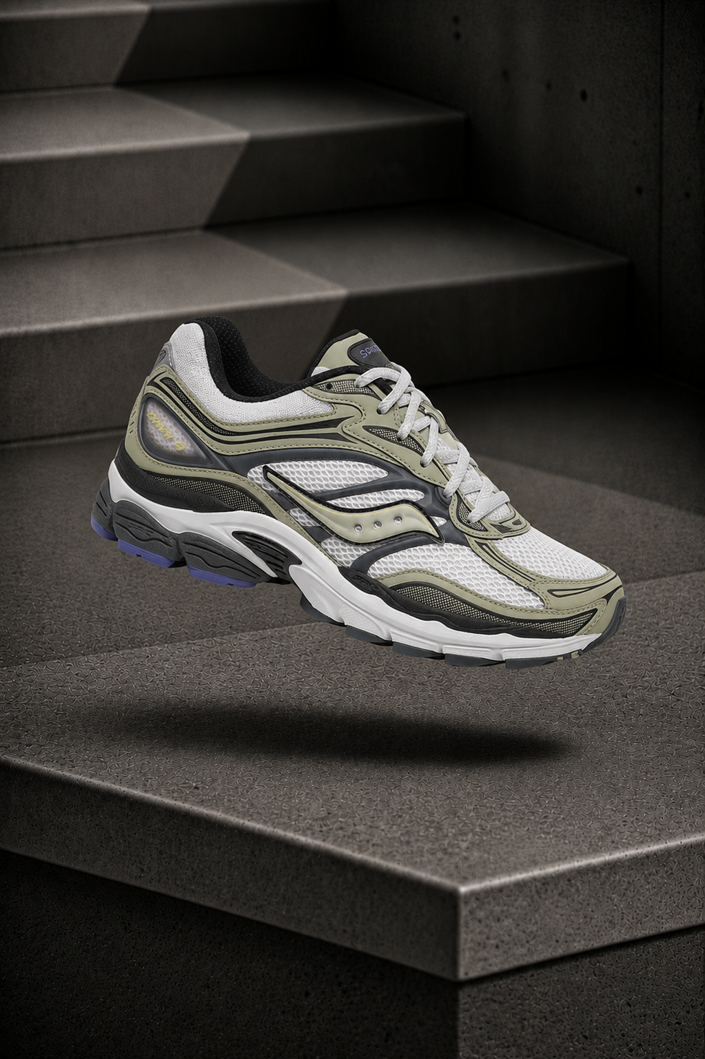 SAUCONY — ProGrid Omni 9 — Metallic White / Gold