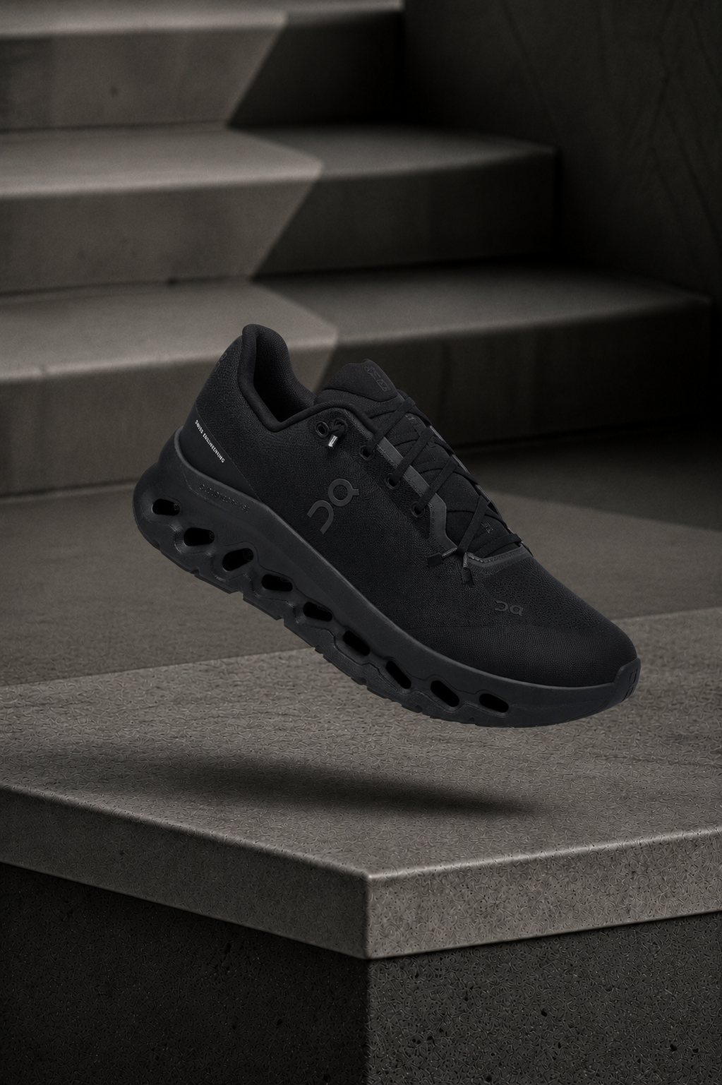 On Cloudtilt « Triple Black »