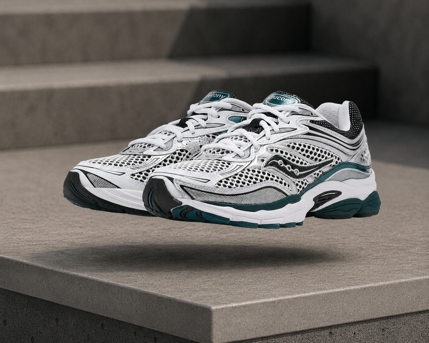 SAUCONY — ProGrid Omni 9 — Blanc / Argent / Vert