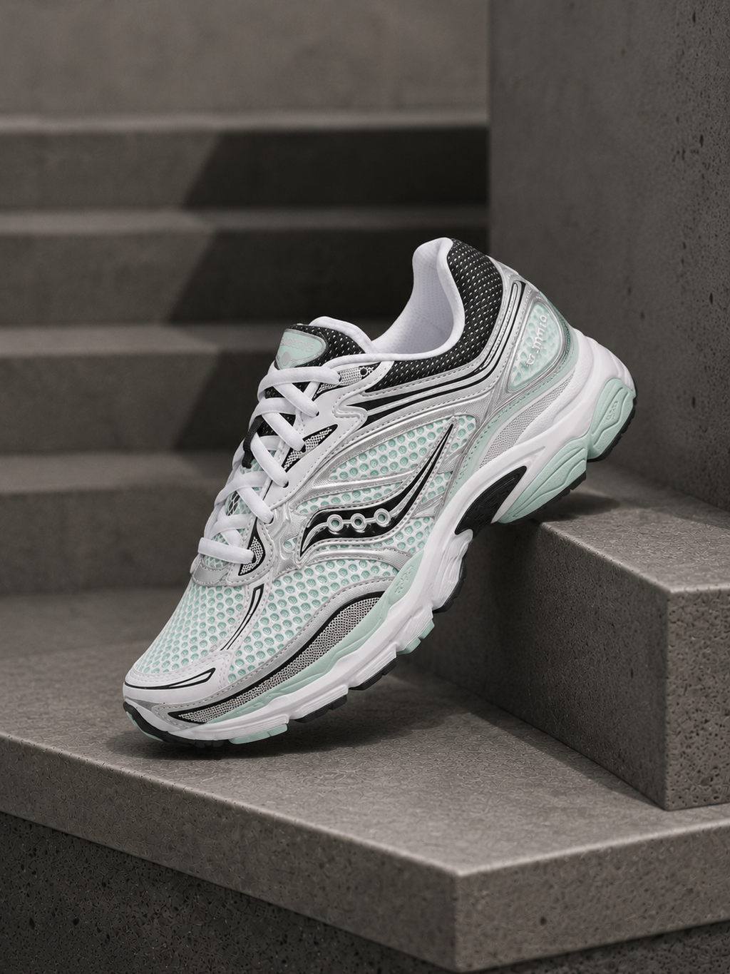 SAUCONY — ProGrid Omni 9 — Vert d’Eau / Argent Métallisé
