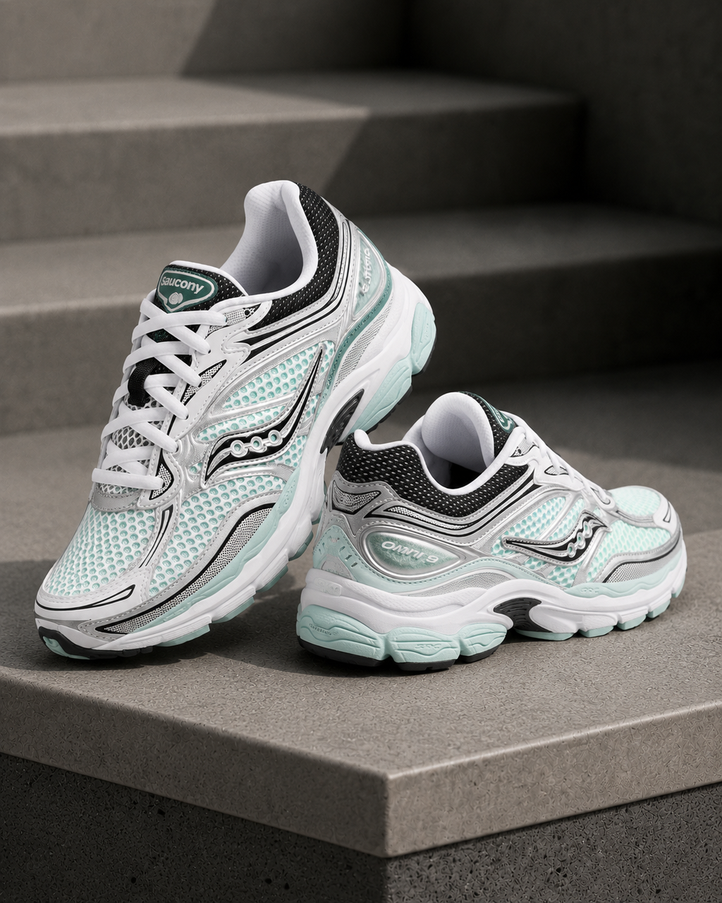 SAUCONY — ProGrid Omni 9 — Vert d’Eau / Argent Métallisé
