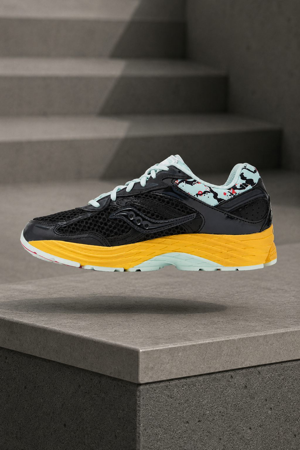 SAUCONY — ProGrid Omni 9 « Tokyo Edition » — Noir / Jaune
