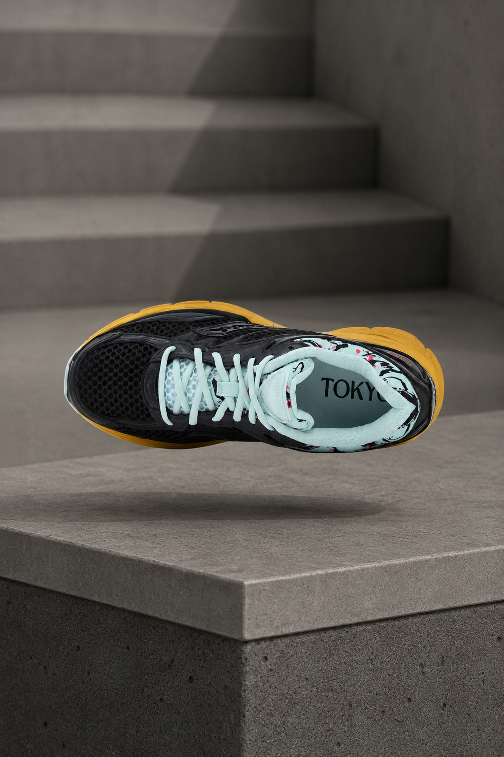 SAUCONY — ProGrid Omni 9 « Tokyo Edition » — Noir / Jaune