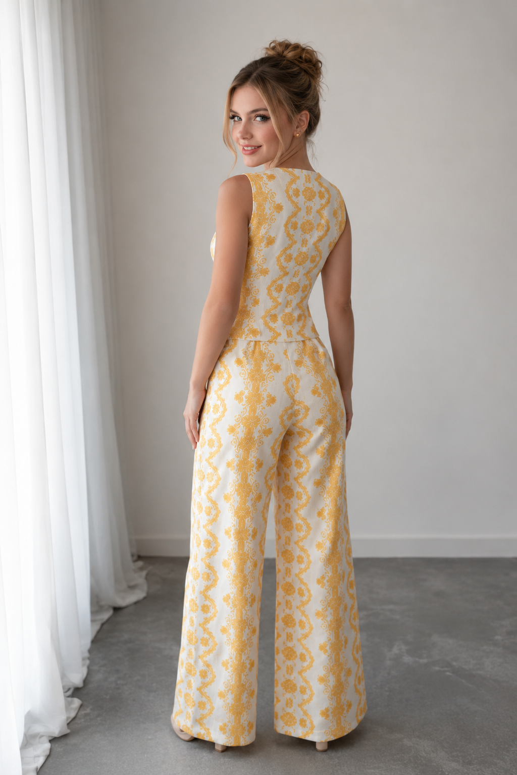 Ensemble 2 Pièces Brodé Floral Jaune – Gilet Péplum et Pantalon Large Femme