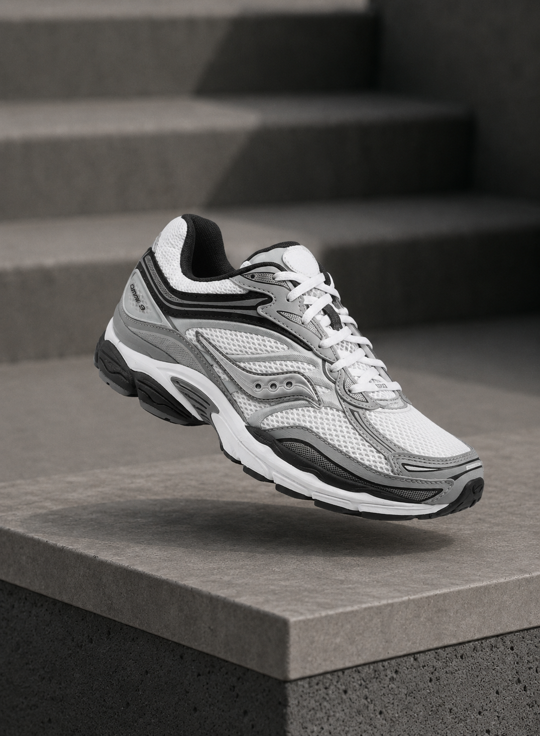 Saucony ProGrid Omni 9 – Blanc / Gris