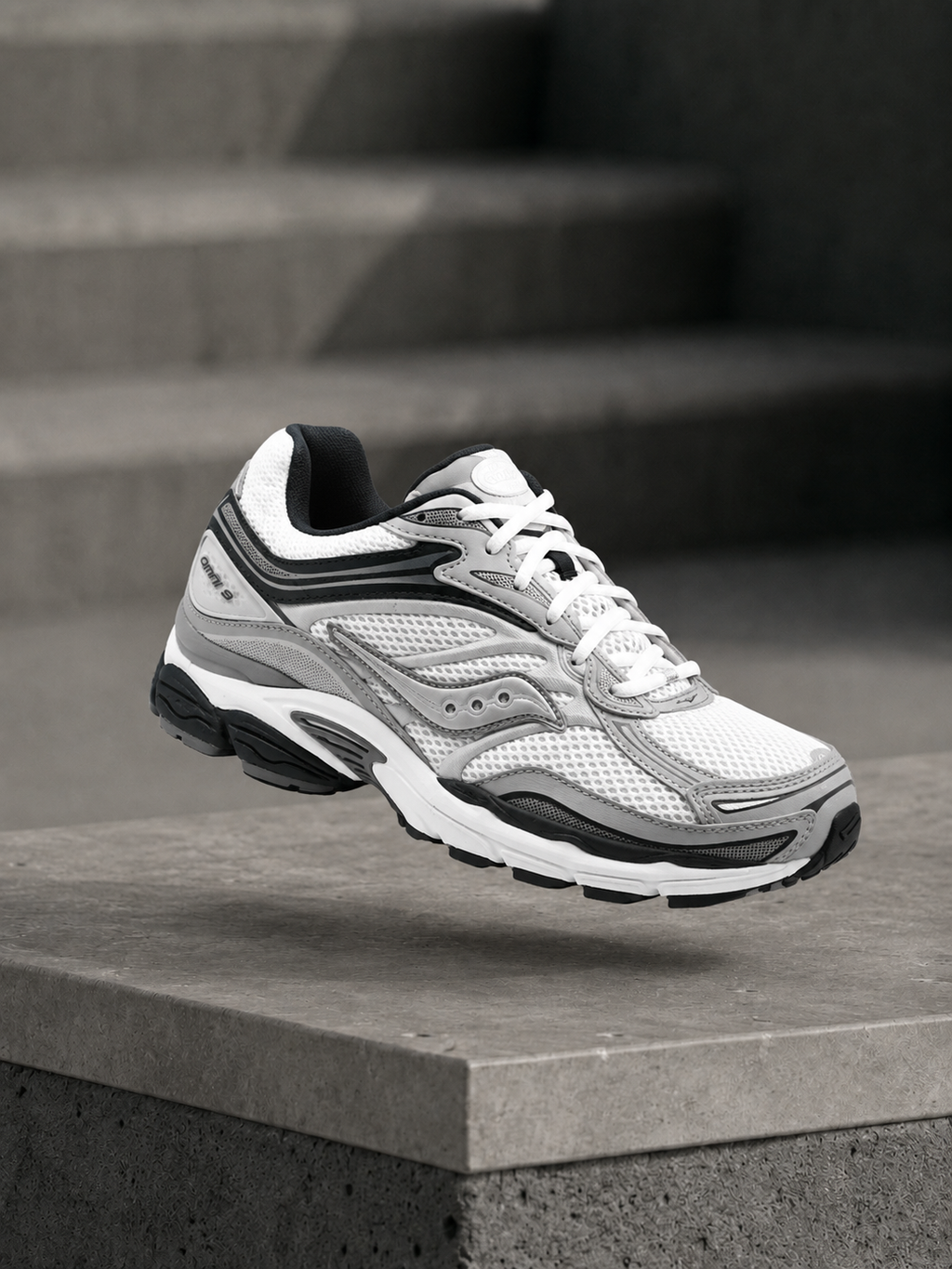 Saucony ProGrid Omni 9 – Blanc / Gris