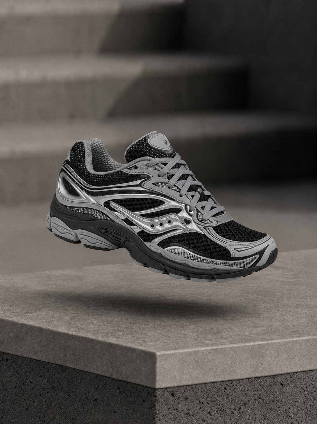 Saucony ProGrid Omni 9 – Black / Silver