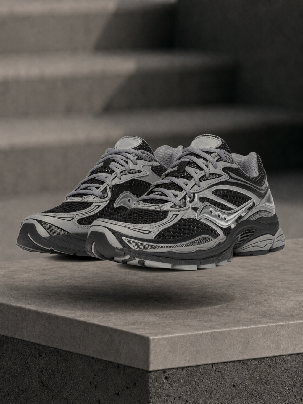 Saucony ProGrid Omni 9 – Black / Silver