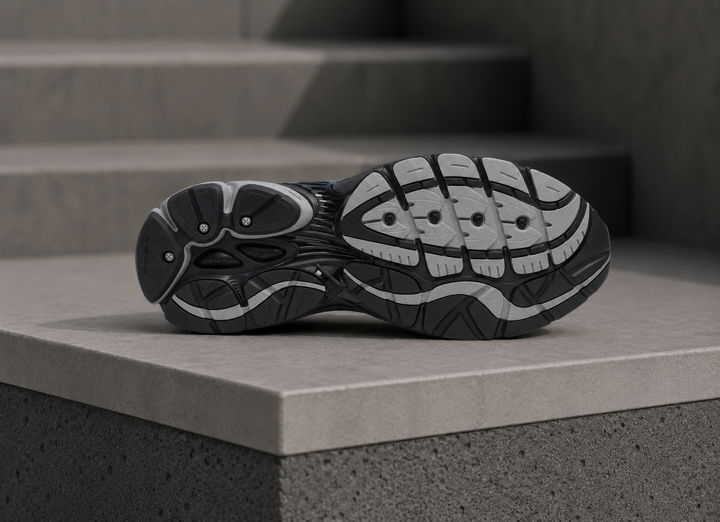 Saucony ProGrid Omni 9 – Black / Silver