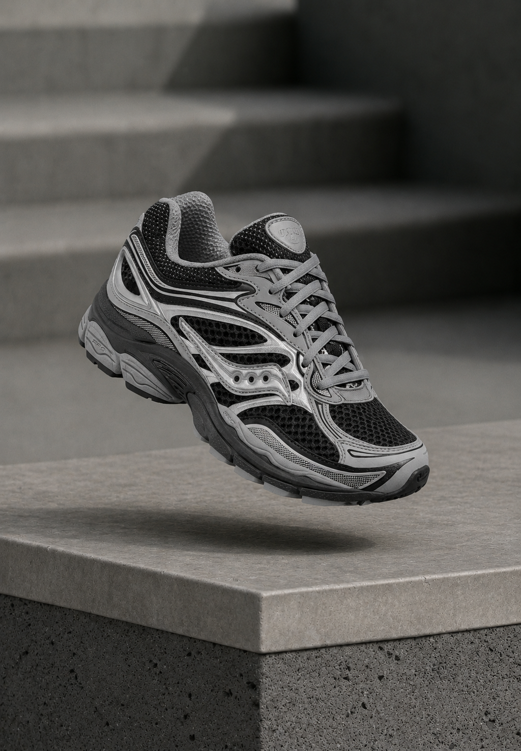 Saucony ProGrid Omni 9 – Black / Silver