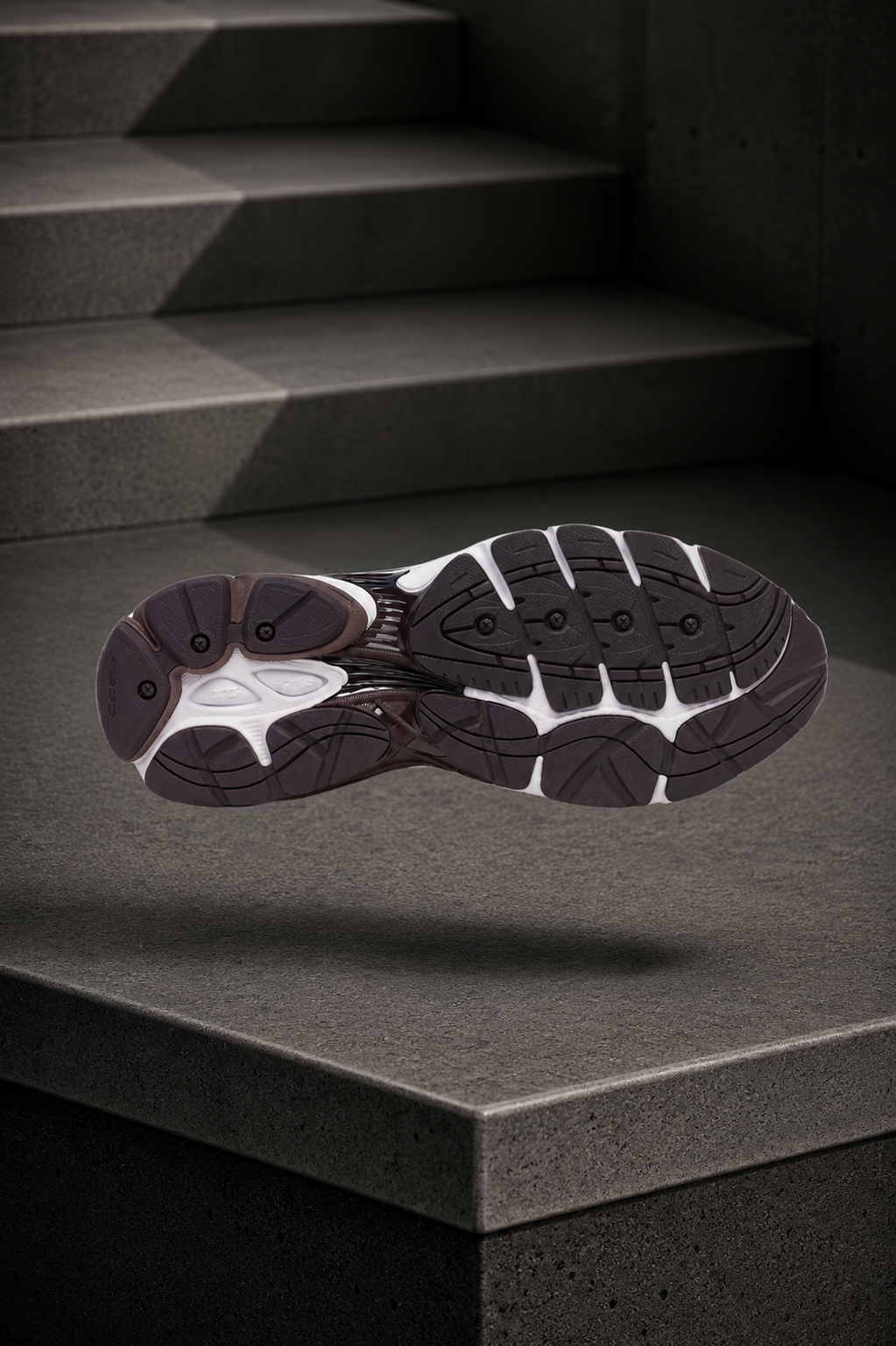 SAUCONY — ProGrid Omni 9 — White / Silver / Taupe