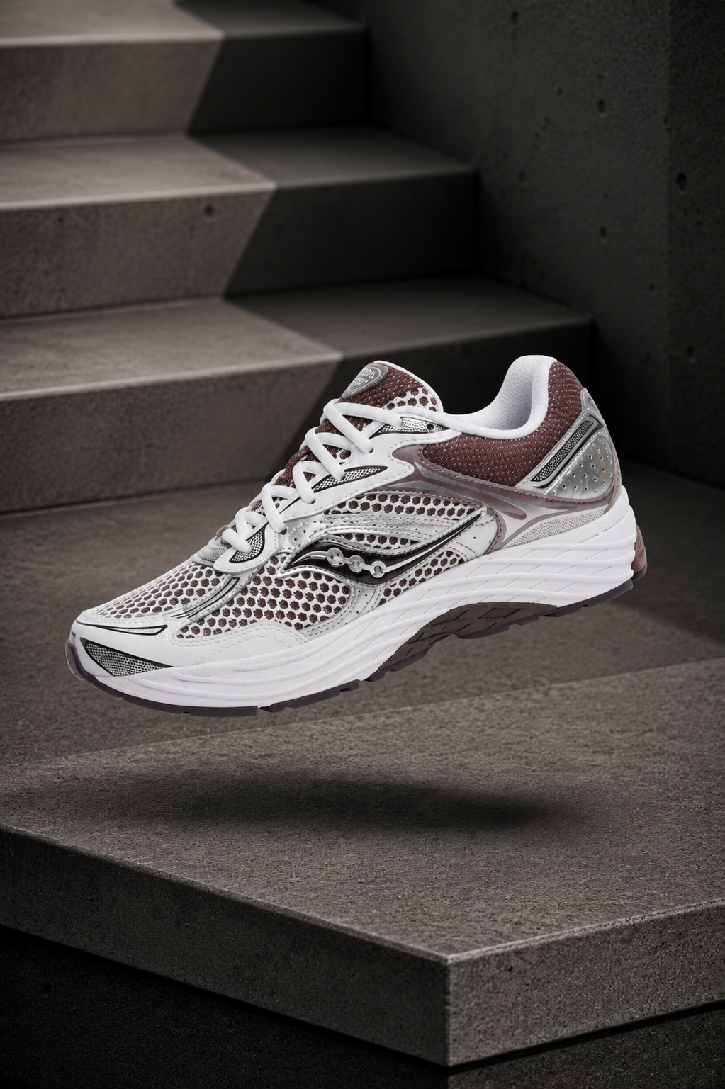 SAUCONY — ProGrid Omni 9 — White / Silver / Taupe